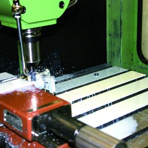 Bild 2: Rationelles Fräsen von Schlüsselflächen und Nuten an Wellen, die nach Anwenderwünschen konfiguriert werden.