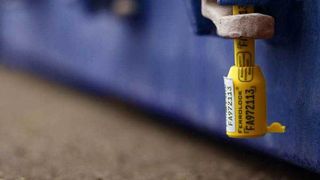 Ab dem 1. März 2012 müssen Bolzenplomben mit einem Stahlkerndurchmesser von 18 mm Überseefracht schützen.  (Bild: Ferrotec)