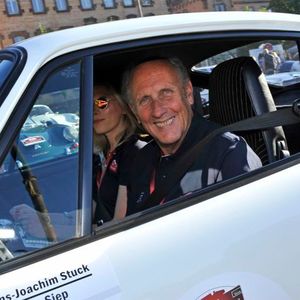 Rennfahrer Hans-Joachim Stuck wird in diesem Jahr an der „Ennstal Classic“ für Porsche teilnehmen.(Foto:  Porsche)