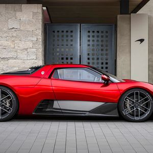 Die Linienführung desMcLaren 6GT ist aerodynamisch und schnörkellos, die Proportionen sind stimmig.(Bild:  McLaren Automotive / James Lipman)