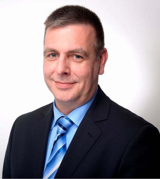 Sven Glüsing, Leiter Netzwerk- und Security-Lösungen, Bechtle IT-Systemhaus Darmstadt: „Wireless-Networking-Technologien wie Wi-Fi 6 und 5G  ermöglichen eine Kommunikation in hoher Qualität und mit hoher Bandbreite von nahezu jedem denkbaren Ort. Durch den Wegfall von Kabeln und die Steigerung der Verbindungsqualität ergeben sich verschiedene neue Möglichkeiten, die eine Kommunikation sowie Arbeitsabläufe noch effektiver machen werden.“  (Bechtle)