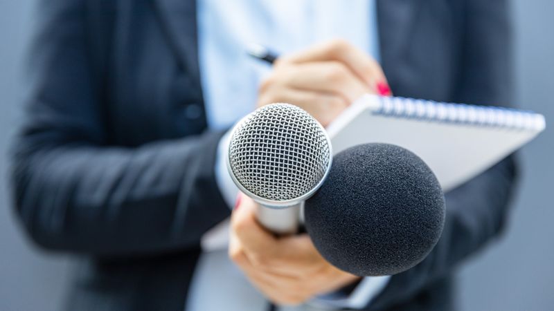 In diesem ungewöhnlichen Interview steht neben Senior-Konstrukteur Thomas Schmiegelt auch sein KI-Agent Claude Code Rede und Antwort.(Bild:  © Mihajlo Maricic – stock.adobe.com)