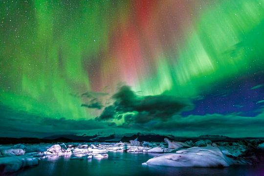 Aurora Borealis – Nordlichter – über Jokulsarlon Lagune in Island. Aurora Borealis – Nordlichter – über Jokulsarlon Lagune in Island.