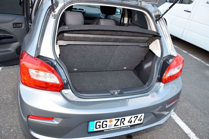 Der Platz im Kofferraum reicht für den Durchschnittseinkauf. (Holz / »kfz-betrieb«)