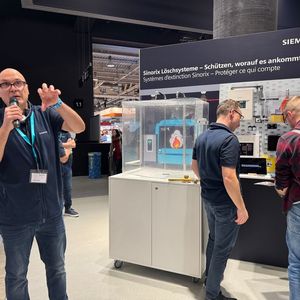 Siemens Schweiz zeigt an der Swissbau 2026 in Basel das umfassende Portfolio seiner Elektro-, Gebäude- und Sicherheitstechnik. (Bild:  Anne Richter, VCG)