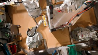 Production according to a “one-piece flow”: Medmix Switzerland relies on robotic technology from ABB to manufacture static mixers for the dental industry — and can eliminate the need for intermediate storage. (Source: ABB)