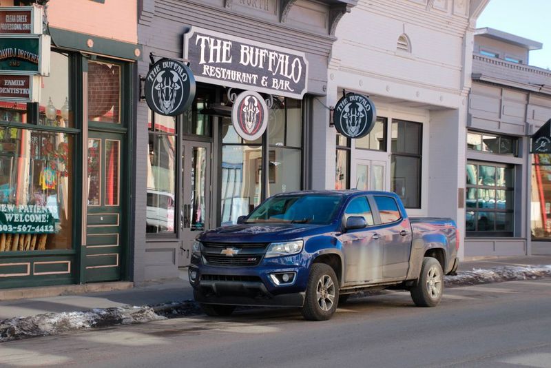 Der blaue Viertürer passt gut zu diesem Trip. So gilt der Pick-up nicht umsonst als der legitime Erbe des Planwagens, mit dem vor über 200 Jahren die Zivilisation in den Wilden Westen kam. (SP-X/Benjamin Bessinger)