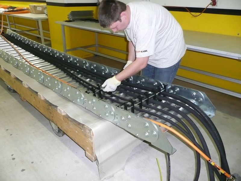 Am Jubiläumstag konnten sich die Gäste in Führungen durch die Produktion und das Labor sowie in zahlreichen Fachvorträgen über  die Leitungstechnik informieren. Bild: Juliana Schulze (Archiv: Vogel Business Media)