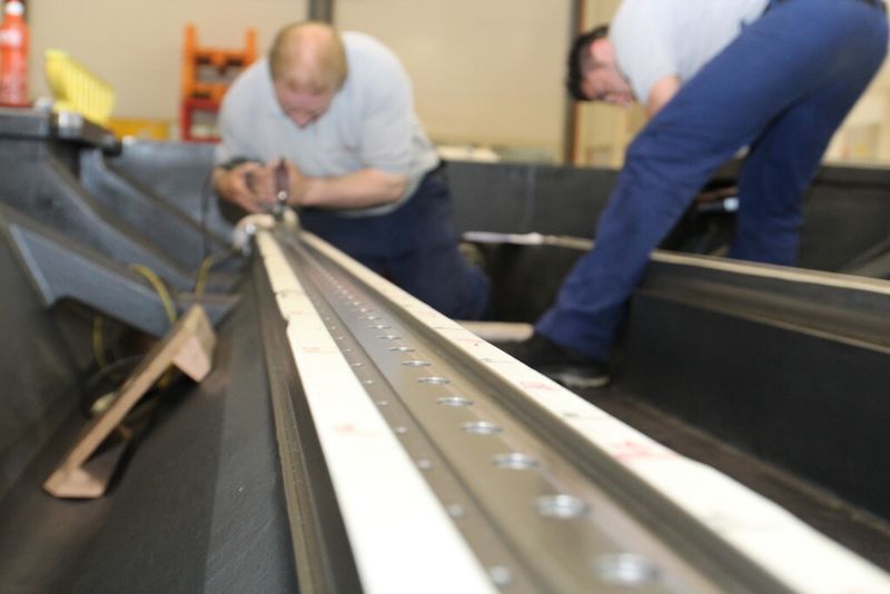 Die volumetrische Genauigkeit von 35 µm fängt bei den Kontaktflächen in der Maschine an. (Bild: Fouhy)