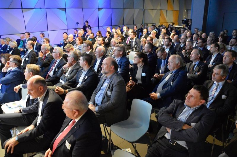 Zur Vorstellung des aktuellen DAT-Reports in Berlin hatten sich rund 300 Gäste angemeldet. (Achter / »kfz-betrieb«)