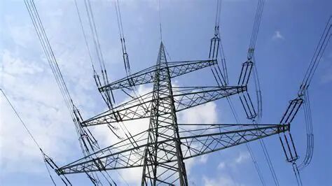 So hoch wie diese Strommasten wirken, sind die Stromkosten wirklich. Wer als Fertigungsunternehmer heutzutage weiterhin profitabel agieren will, sollte sich diese Ausführungen vom Fraunhofer-IPA nicht entgehen lassen ...(Bild:  Networker)