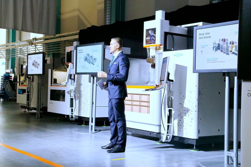 Feierliche Enthüllung auf den Solution Days 2017 in Losone für die neue Cut P Serie von Agie Charmille. (Anne Richter, SMM)