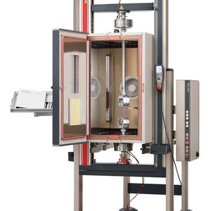 Allround-Line mit integrierter Temperierkammer für Versuche von -70 bis 250 °C.