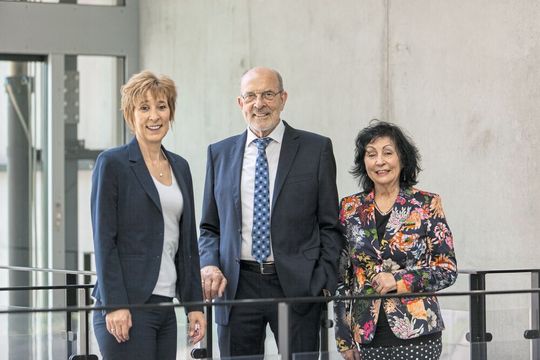 Eigentümerfamilie Rall in der zweiten und dritten Generation (v. l. n. r: Sylvia Rall, Gerhard Rall, Hildegard Rall).(Bild:  Ralf Breitenbacher)