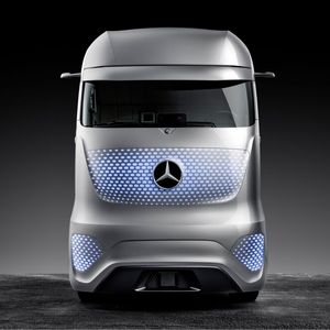 Daimler etwa hat kürzlich angekündigt, in den kommenden Jahren eine halbe Milliarde Euro in die Entwicklung der Technik investieren zu wollen.(Bild:  Daimler)