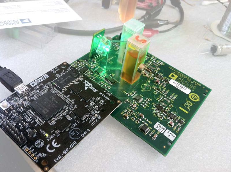 Bild 9: Foto des EVAL-CN0312-SDPZ und EVAL-SDP-CB1Z (Analog Devices, Inc.)