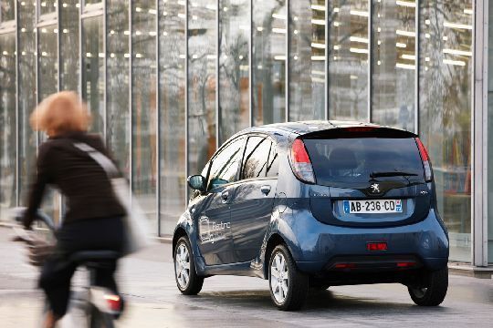 Als Mietkunde kann man sich dann ganz unverbindlich mit dem Stromer auf tuchfühlung gehen. (Archiv: Vogel Business Media)