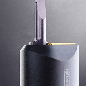 A Horn Supermini type 105 threading tool with sintered GM chip breaker insert.(Source:  Horn Cutting Tools)