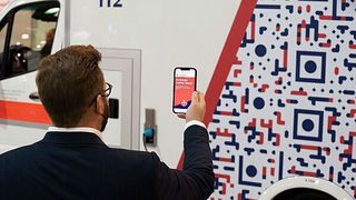 Durch die QR-Codes auf den Rettungswagen soll Gaffern ihre Tat bewusstgemacht werden (Johanniter/Sebastian Späthe)