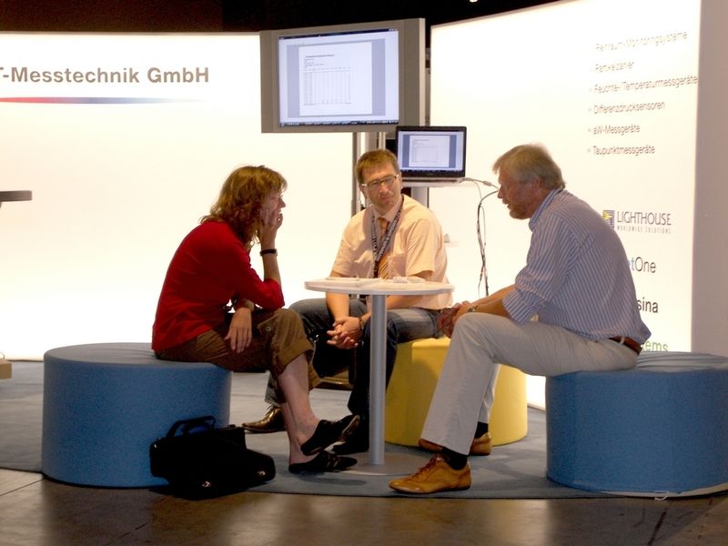 In angenehmer Lounge-Atmosphäre konnten Aussteller und Besucher Fachgespräche führen. Bild: PROCESS (Archiv: Vogel Business Media)