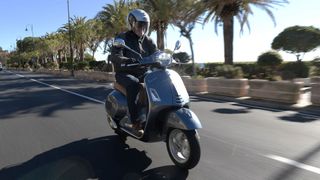 In vielen Ländern Europas gefragt: Die Vespa 300 GTS. (Bild: Rudy Carezzevoli/Piaggio)