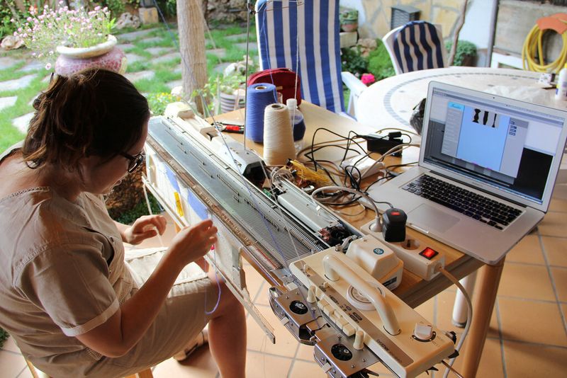 NeuroKnitting: Stricken per Gehirnwellensteuerung (Mar Canet)