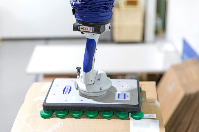 Das ist der Jumboflex mit Weight-Control-Funktion. Dieser Schmalz-Greifer ist nach AGR zertifiziert. Wenn er Lasten hebt, wiegt er diese auch gleichzeitig, erklärt der Hersteller. (Bild: J.-Schmalz)