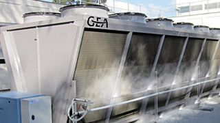 GEA-Trockenkühler mit adiabater Spitzenkühlung. (Bild: GEA)