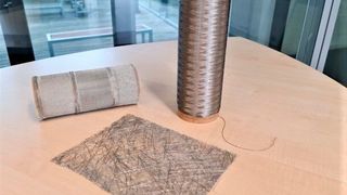 Das Produkt Alucoat ist ab Januar erhältlich! Aluminiumbeschichtete Glas- oder Basaltfasern als Multifilamentgarn, Gewebe und Vlies, die zur elektromagnetischen Abschirmung im Automobilbau dienen. (Amac / Fibrecoat)