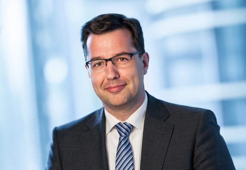 „Geringes Gewicht und die einstellbare, bei Bedarf sehr hohe spezifische Steifigkeit, gepaart mit einer niedrigen, ebenfalls definierbaren Wärmeausdehnung, sind die wertvollen Werkstoffeigenschaften, die CFK gegenüber Stahl bietet“, sagt Xperion-Geschäftsführer Thomas Henß. (Bild: Xperion)