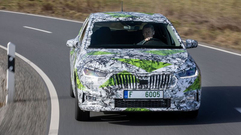 Der Fabia IV ist zwar in die Breite gewachsen (+4,8 cm), trotzdem sinkt der cW-Wert von 0,32 auf 0,28. Das ist Klassenbestwert. (Bild: Skoda)