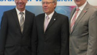 Führungsteam des Kfz-Gewerbes NRW: (v.li.) Landespressesprecher Bruno Kemper, Präsident Ernst-Robert Nouvertné und Hauptgeschäftsführer Dieter Paust. (Foto: Landesverband)