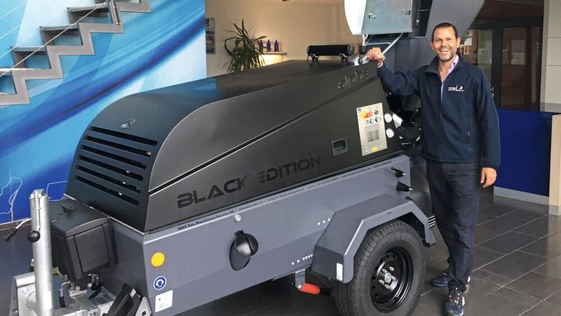 Markus Kessler und die vernetzte Baumaschine: Concept Electronic integrierte ein IoT-Gateway in Estrichmaschinen von BMS.(Bild:  Markus Kessler, Concept Electronic)