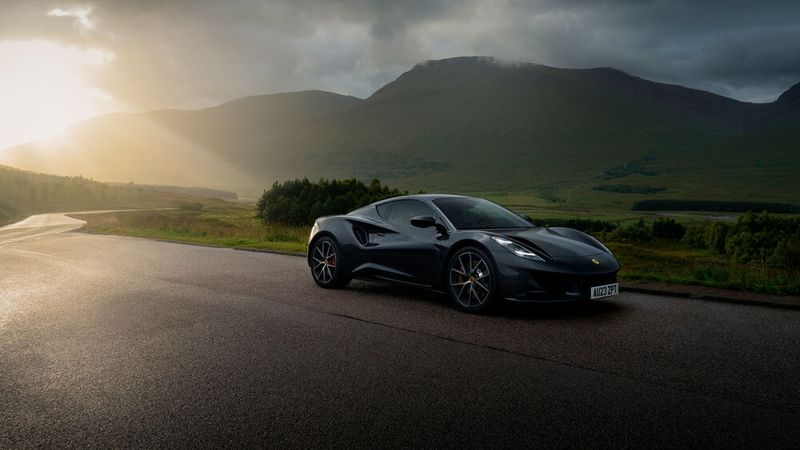 Beim neuen Einstiegsaggregat handelt es sich um einen 2,0-Liter-Turbo, bekannt aus dem AMG A45 S. (Bild: Lotus)