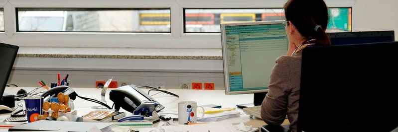 Selbst Routineaufgaben werden heute oft noch von Hand erledigt. Mit Robotic Process Automation (RPA), dem Einsatz von Software-Robotern, lassen sich viele administrative Vorgänge automatisieren. (Bild:   / CC0)