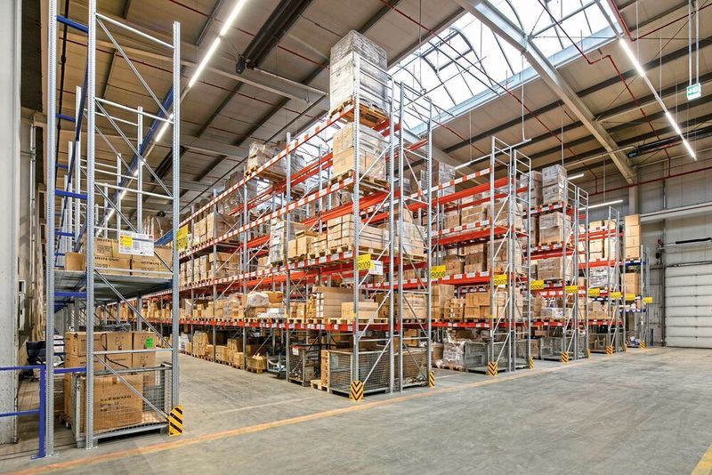 Mit dem System „Meta Multipal“ wurden rund 8000 Palettenstellplätze als Nachversorgungs- beziehungsweise Saisonpufferlager geschaffen. (Meta-Regalbau)