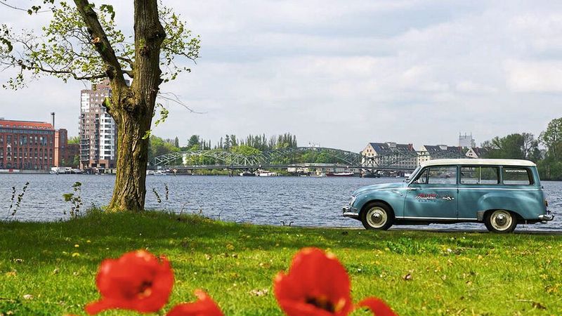 Bis zu circa 15.000 Quadratmeter Außenflächen stehen an der Spree ebenfalls zur Nutzung als Event-Location zur Verfügung.  (Bild: Motorworld)