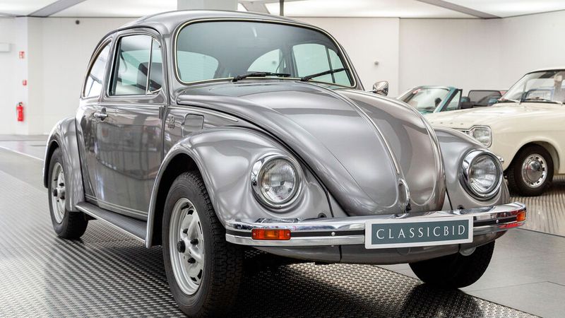Kurios: Der Käfer 1200 L „Jubiläum 50 Jahre“ wurde 1989 zum ersten Mal zugelassen und hat keine 200 Kilometer auf dem Tacho. (Bild: Mediabid 2023)