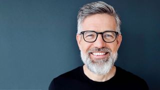 Oliver Köth von NTT Data betont, dass in der Fertigung nicht die größten Modelle, sondern präzise trainierte kompakte Modelle den größten Nutzwert liefern. (Bild: NTT Data)