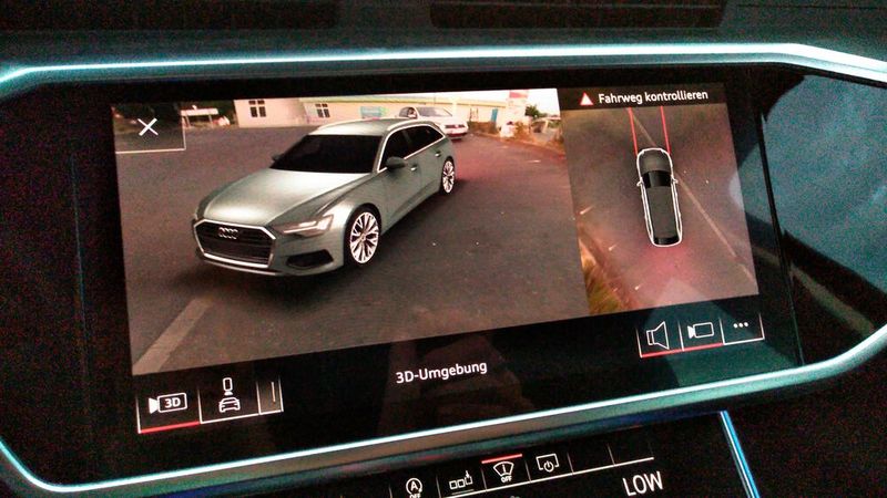 Umgebungskameras und ein virtuelles Auto erschaffen einen sehr guten Eindruck davon, was um das Fahrzeug herum passiert. (Bild: Thomas Günnel/Automobil Industrie)