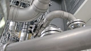 Mitunter verursachen Verengungen und Bögen Verwirbelungen im Medium, die die Daten verfälschen, wenn die Messstelle zu nahe an diesen Stellen positioniert wird. Die FlowDC-Funktion sorgt dennoch für exakte Durchflusswerte. (Bild: Endress+Hauser)