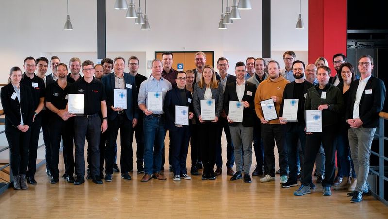 Die fünf Unternehmen wurden Anfang März am Werkzeugmaschinenlabor WZL der RWTH Aachen ausgezeichnet(Bild:  WZL)