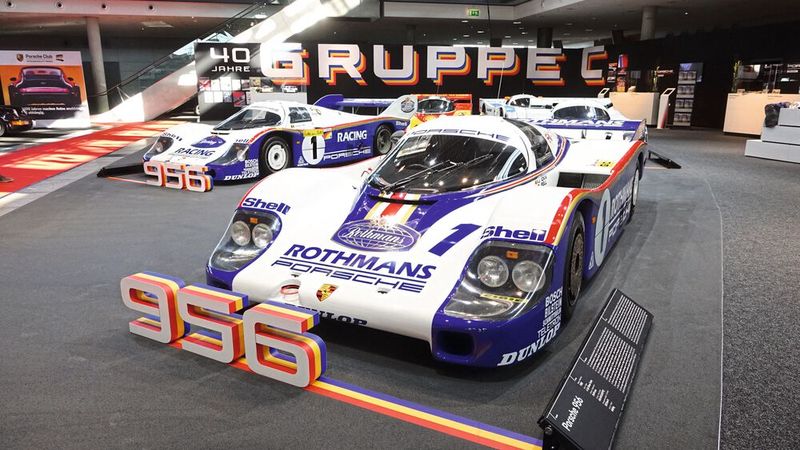 Porsche zelebrierte in diesem Jahr seine Sportwagenprotoypen-Rennsportgeschichte in Form der Modelle 956 und 962. (Bild: Dominsky/»kfz-betrieb« )