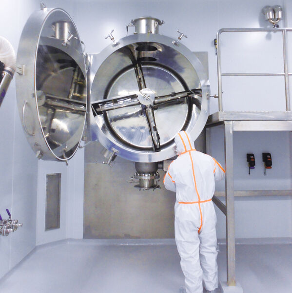 Through-wall installation of the Cosmodry System keeps the mounting frame and auxiliary equipment out of the cleanroom. (Picture: Italvacuum)