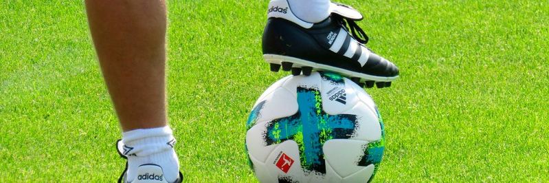 Auch der Fußballsport wird von der Digitalisierung erfasst. Tore schießen müssen die Kicker aber noch selbst. (Bild:   / CC0)