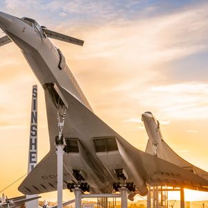 Das absolute Highlight der Flugzeugsammlung des Technik Museums Sinsheim ist zweifelsohne die original Concorde F-BVFB der Air France. Der Überschalljet ist für die Museumsbesucher komplett begehbar - vom „Flight Deck“ führt eine Treppe die Besucher auf bis zu 30 Meter Höhe und ermöglicht den Zugang in den Passagierraum und einen Einblick in das Cockpit. Die original Rolls-Royce Triebwerke können zusammen mit zahlreichen Accessoires und technischem Equipment im Museum betrachtet werden.(Bild:  Technik Museum)