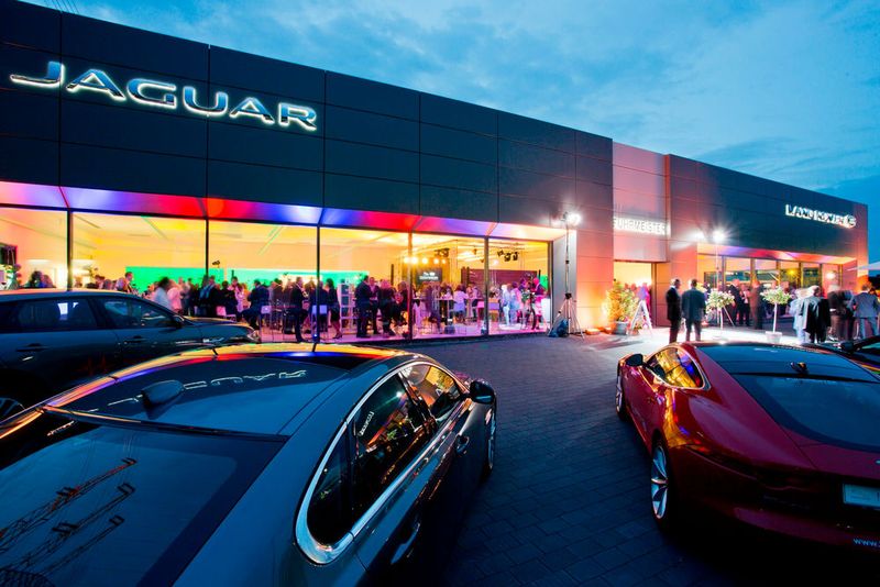 Auch nachts ist der neue Betrieb ein Hingucker. (Bild: Kämper/Fuhrmeister)