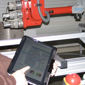 Bild 1: Mobile Endgeräte in der Produktion schaffen die Voraussetzung für eine neuartige Informations-
repräsentation. 