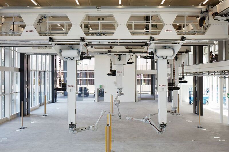 The Robotic Fabrication Laboratory, in which four robots hang from a ceiling-mounted Güdel surface portal. (Andrea Diglas)