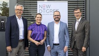 New-degree-Geschäftsführer Stefan Eiselein (l.) und der geschäftsführende Gesellschafter von Lauda Dr. Gunther Wobser gemeinsam mit der bayerischen Staatsministerin für Digitales Judith Gerlach (2.v.l.) und dem Würzburger Oberbürgermeister Christian Schuchardt während der Eröffnung des Innvoationhub. (Bild: Lauda Dr. R. Wobser)